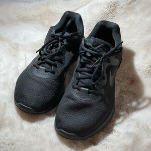 Nike men’s revolution 6 road running